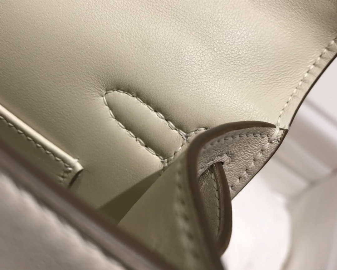 Hermes Kelly Pouchette Swift Leather clutch bag Gold H230266