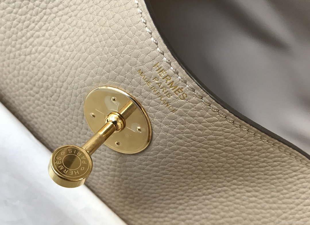 Hermes H073428 Lindy Bag 26 30 H231940