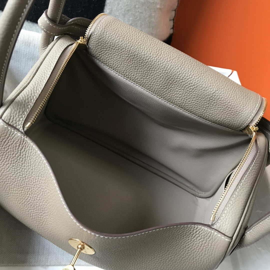 Hermes H073428 Lindy Bag 26 30 H231945