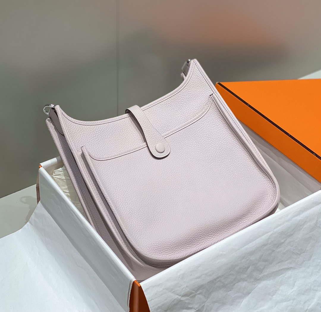 Hermes H083435 Evelyne III 29 Shoulder Bag Silver Hardware Light Purple