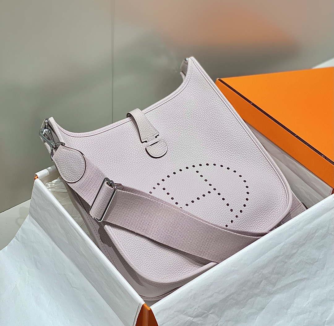 Hermes H083435 Evelyne III 29 Shoulder Bag Silver Hardware Light Purple