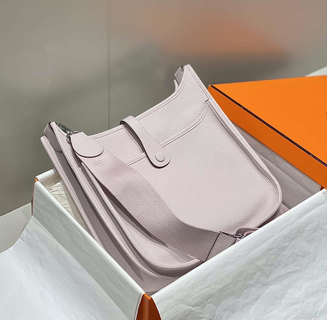 Hermes H083435 Evelyne III 29 Shoulder Bag Silver Hardware Light Purple