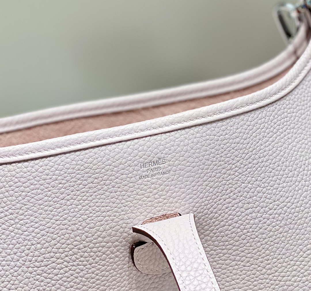 Hermes H083435 Evelyne III 29 Shoulder Bag Silver Hardware Light Purple