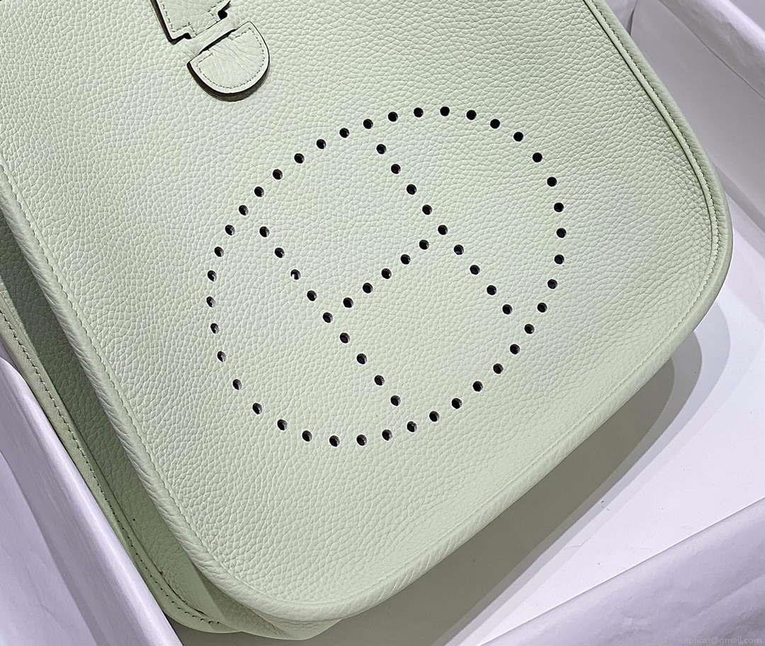 Hermes H083435 Evelyne III 29 Shoulder Bag Silver Hardware Light Green
