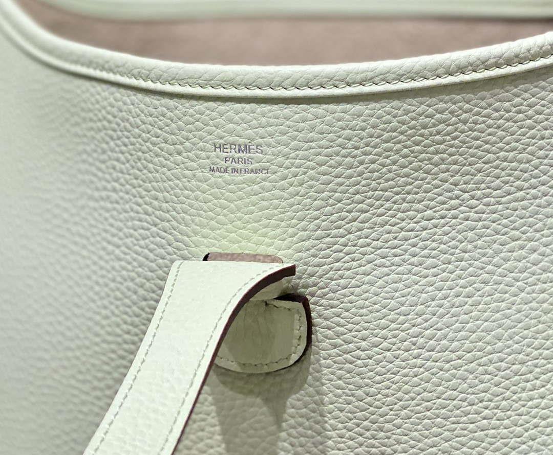 Hermes H083435 Evelyne III 29 Shoulder Bag Silver Hardware Light Green