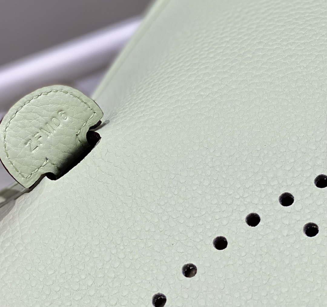 Hermes H083435 Evelyne III 29 Shoulder Bag Silver Hardware Light Green