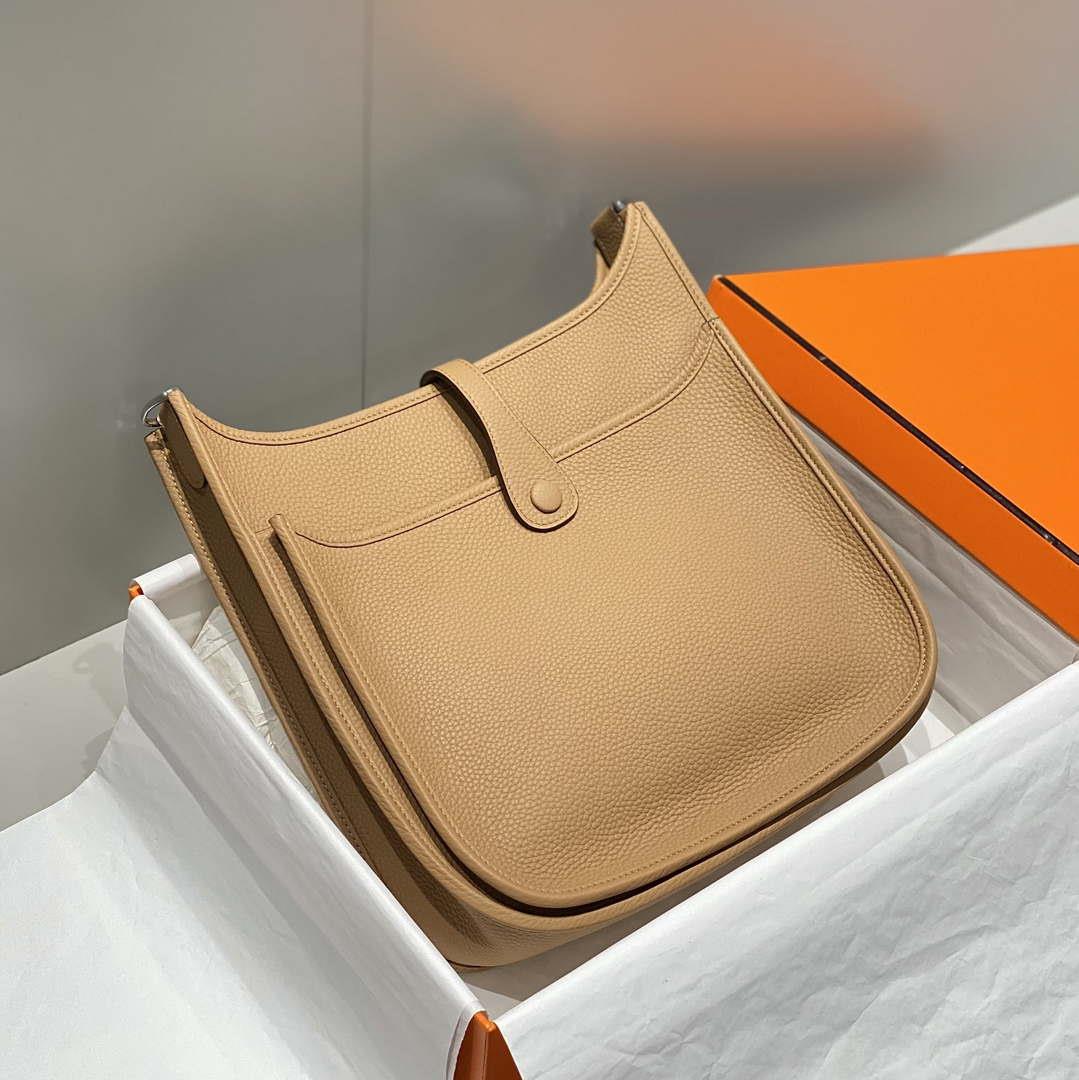 Hermes H083435 Evelyne III 29 Shoulder Bag Silver Hardware Milk tea