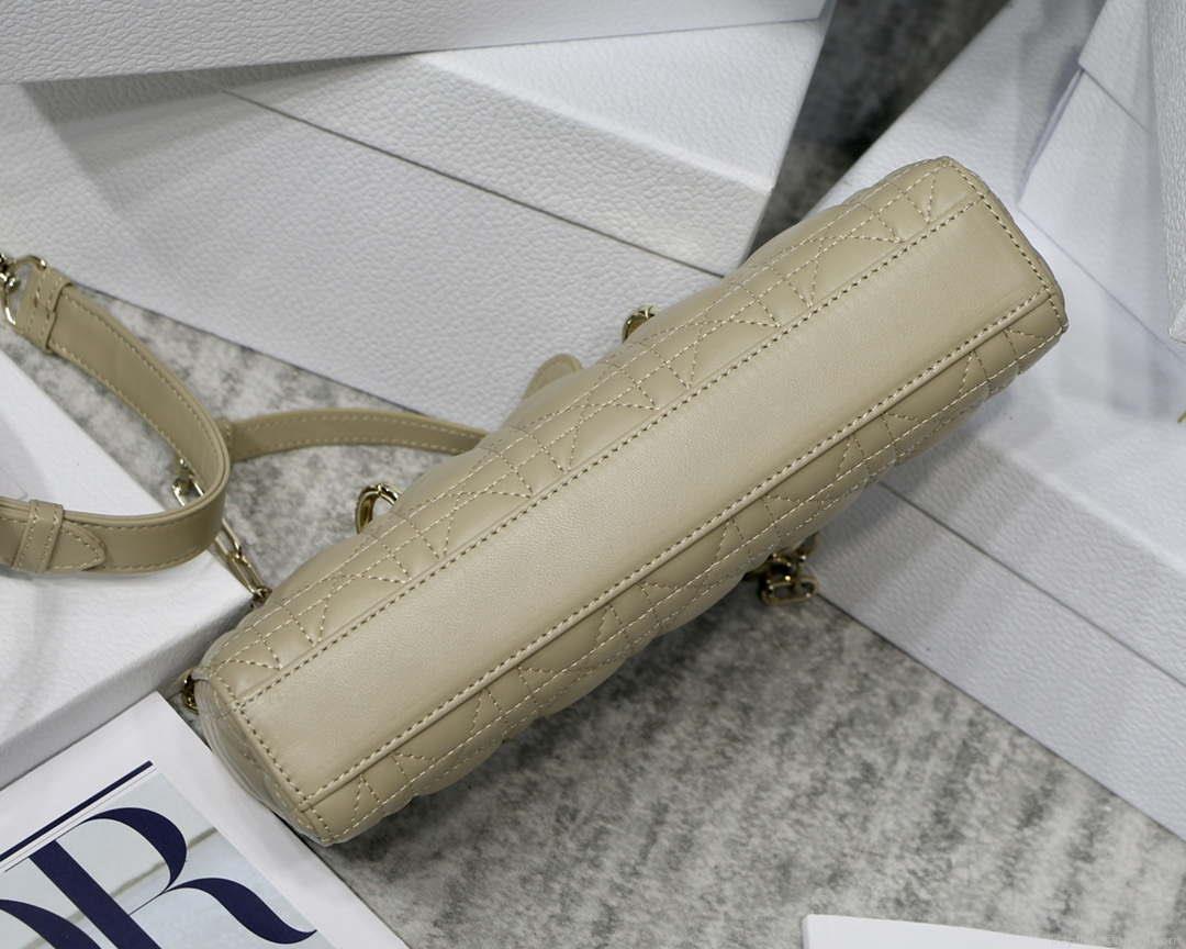 Dior M0540 Medium Lady D-Joy Bag Sand-Colored Cannage Lambskin With Heart Motif