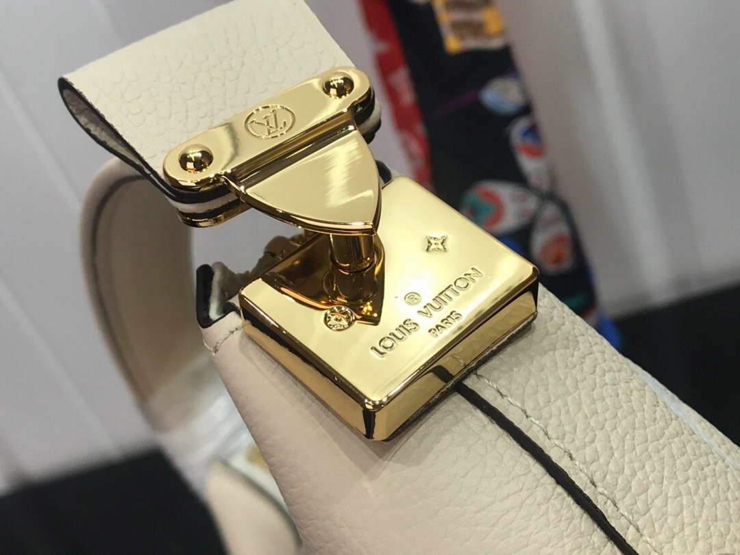LV M45698 Louis Vuitton Marshmallow Bag M45697 Cream