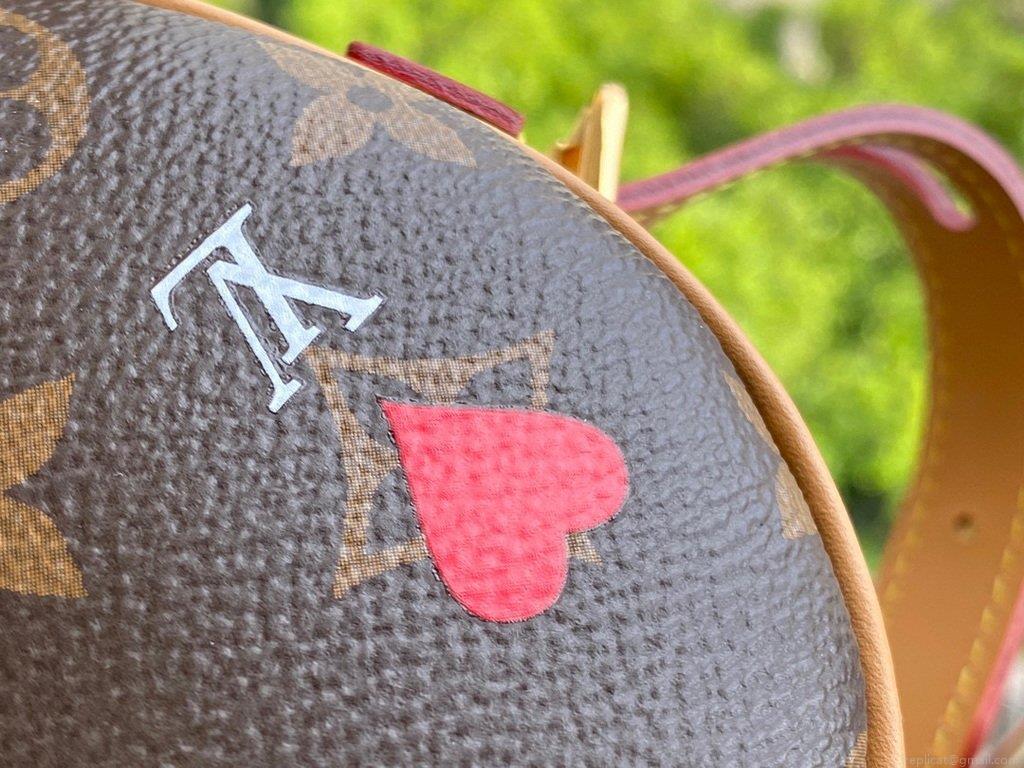 LV M57456 Louis Vuitton Game On Cœur Crossbody Bag Monogram