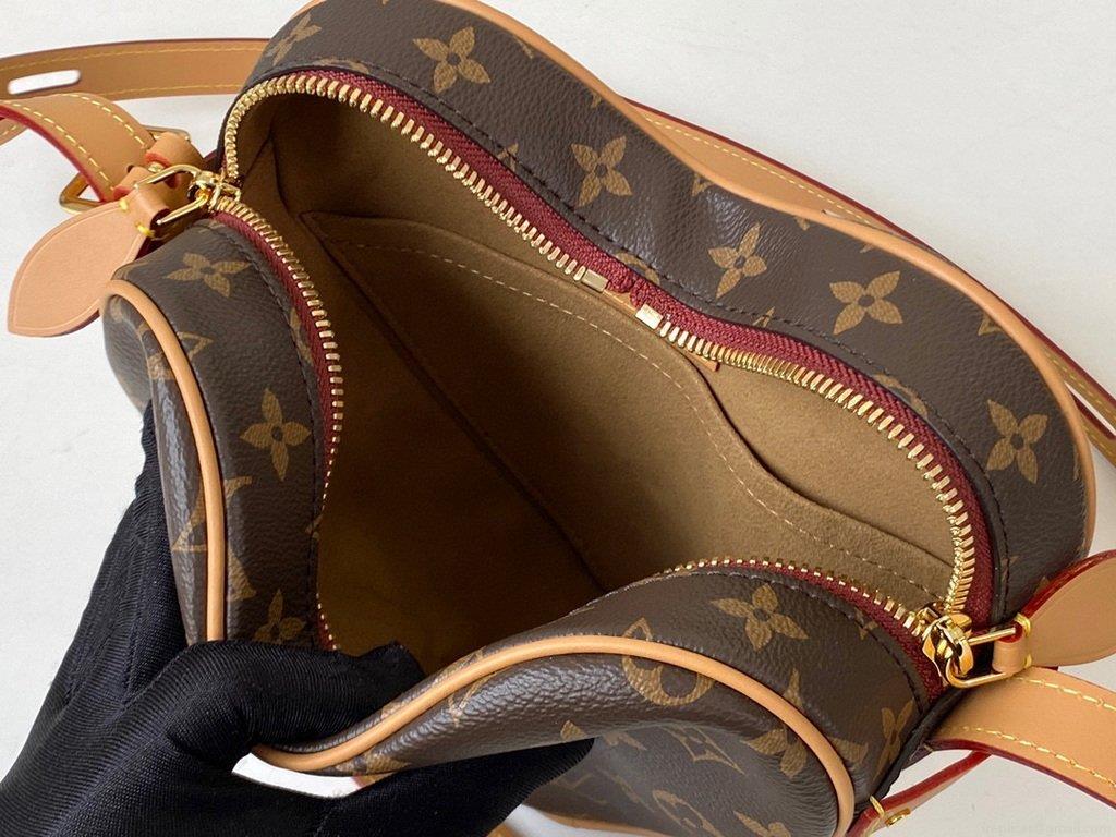 LV M57456 Louis Vuitton Game On Cœur Crossbody Bag Monogram