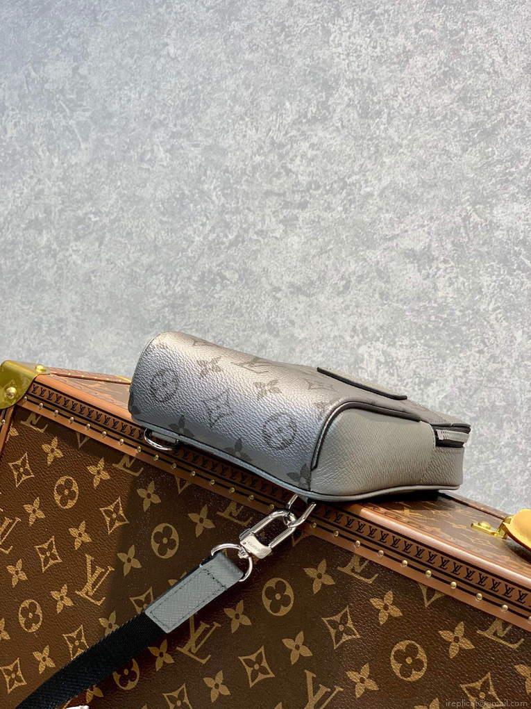 LV M30833 Louis Vuitton Outdoor Slingbag Gunmetal gray