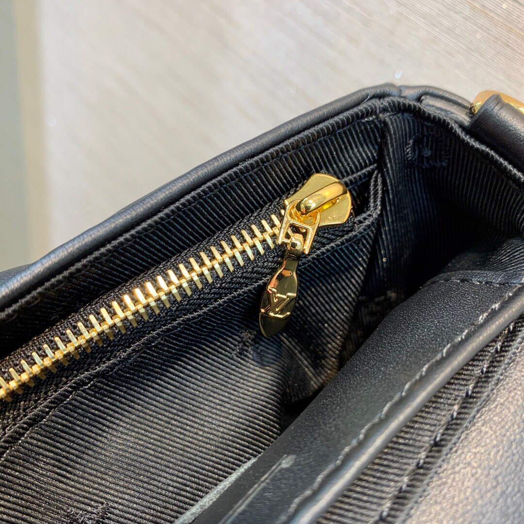 LV M81398 Louis Vuitton Wallet On Strap Bubblegram Black