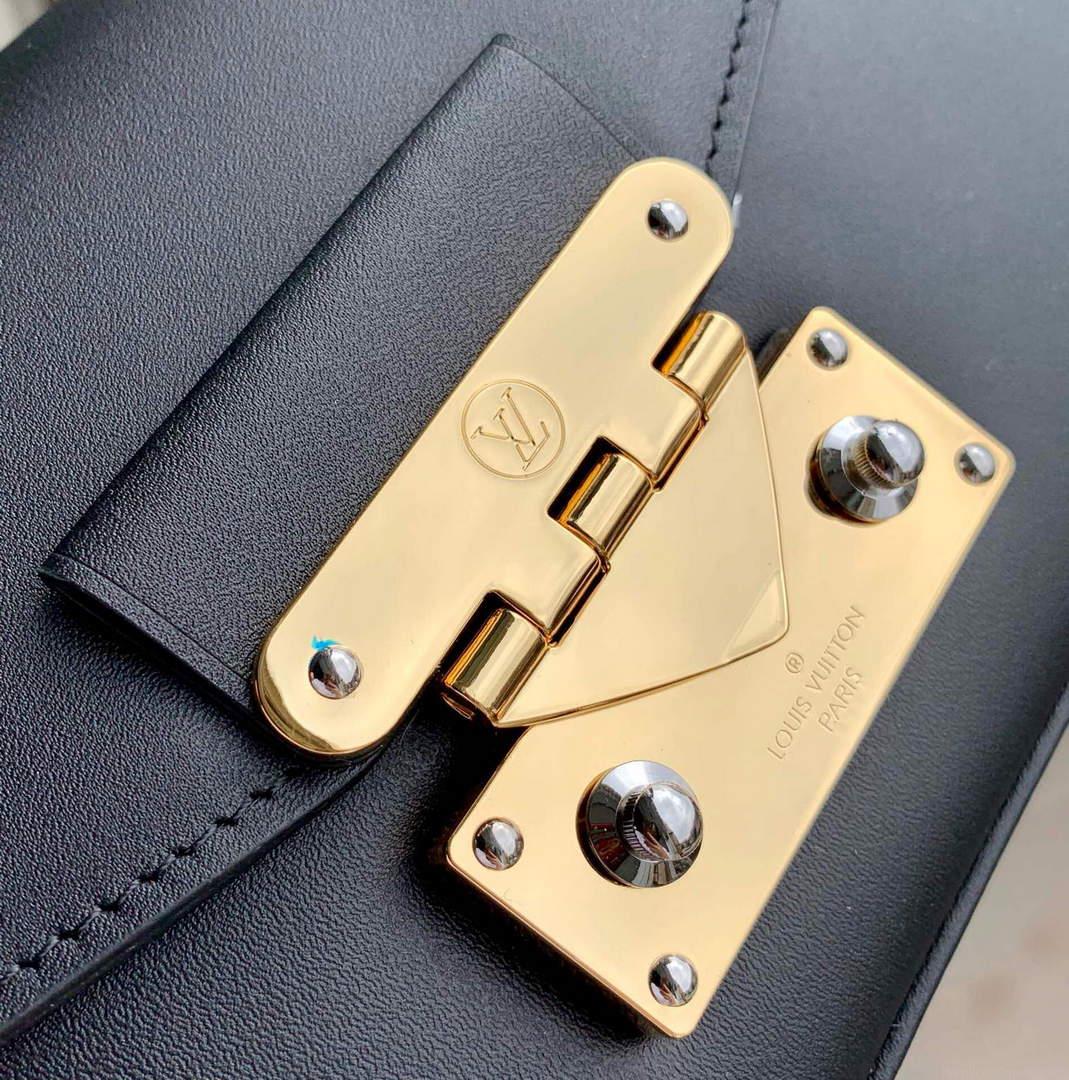 LV M20393 Louis Vuitton Swing Handbag Black