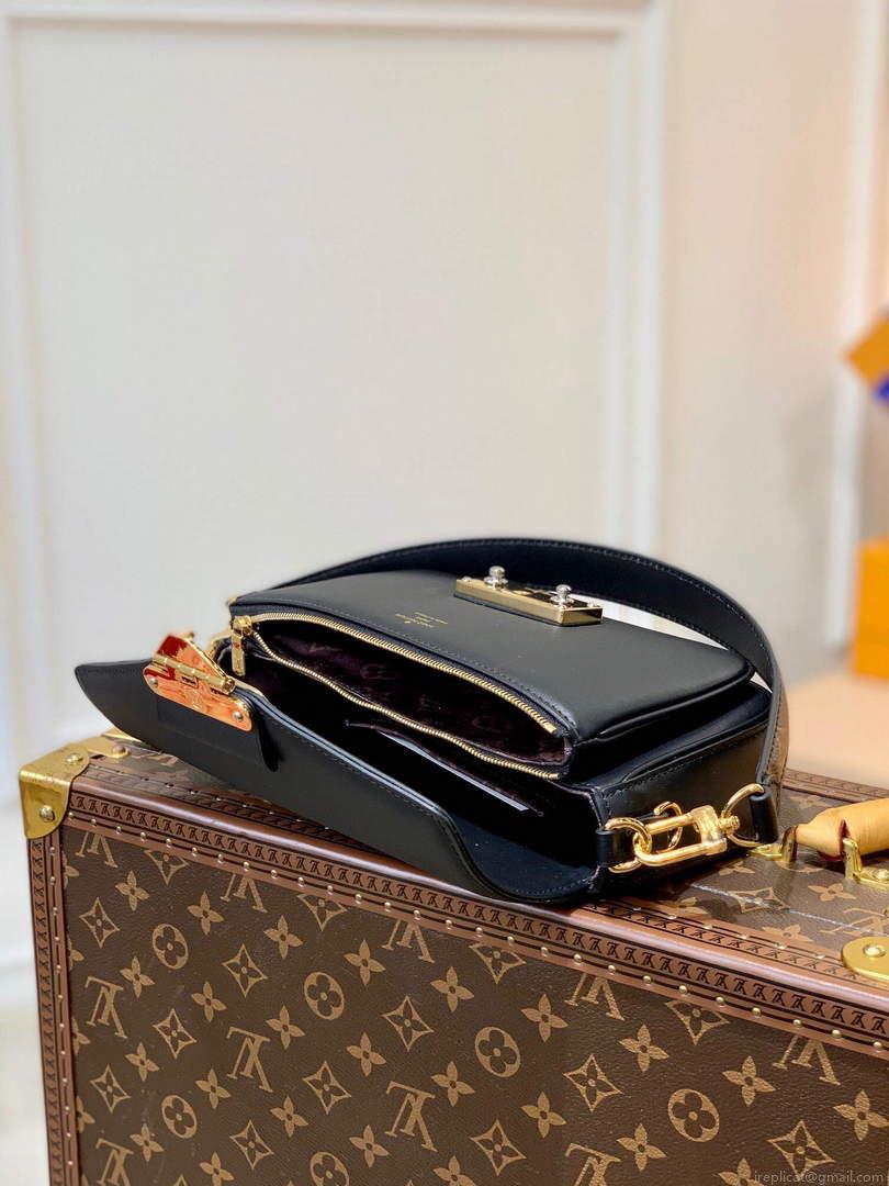 LV M20393 Louis Vuitton Swing Handbag Black
