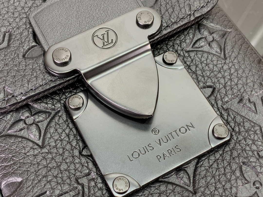 LV M81524 Louis Vuitton S-Lock Vertical Wearable Wallet Black