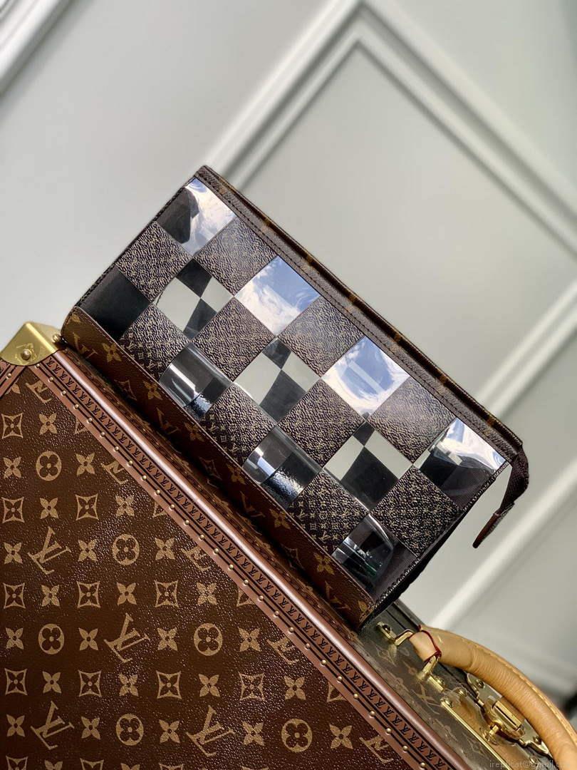 LV M81588 Louis Vuitton Standing Pouch Bag