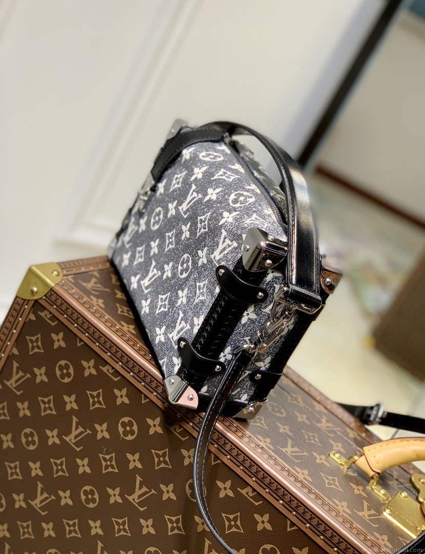 LV M21460 Louis Vuitton Side Trunk Bag