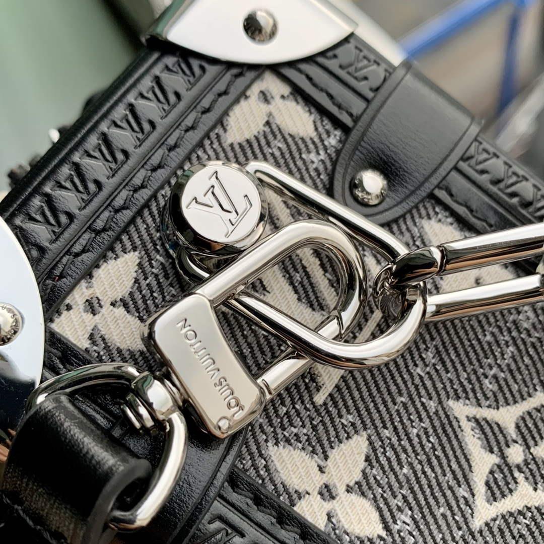 LV M21460 Louis Vuitton Side Trunk Bag