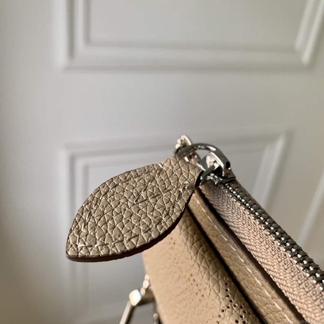 LV M81287 Louis Vuitton Card Holder Recto Verso Galet Gray