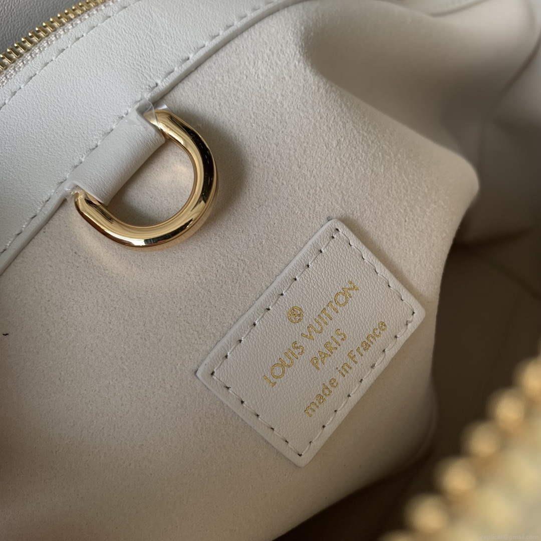 LV M23061 Louis Vuitton Lock It MM Bag Crème Beige
