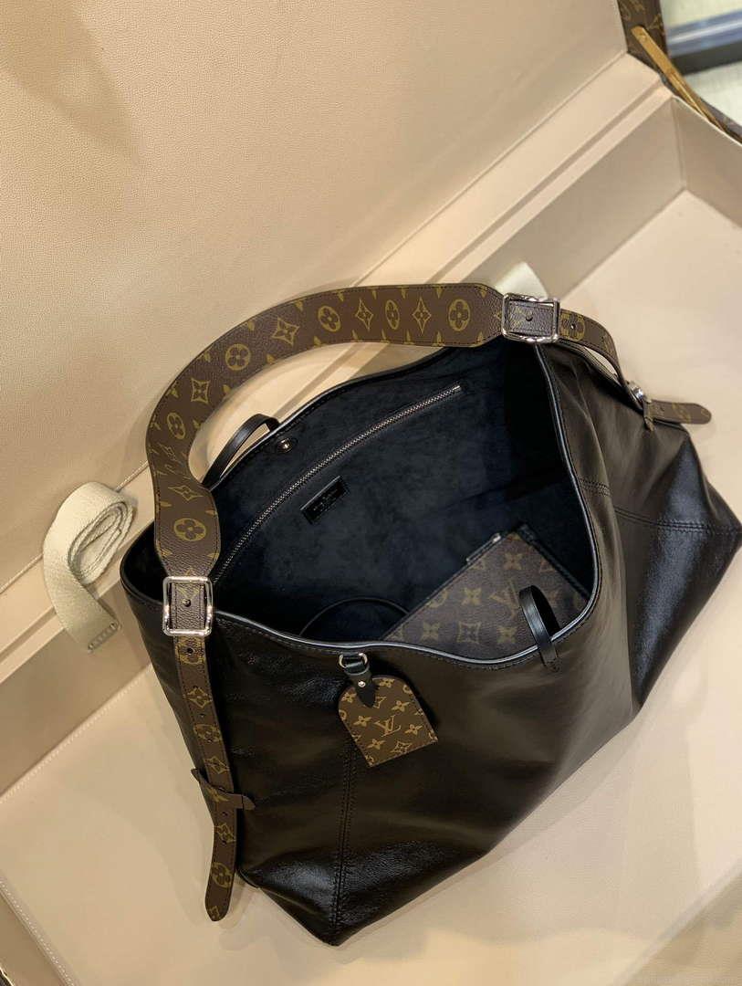 LV M25143 Louis Vuitton CarryAll Dark MM Handbag Black