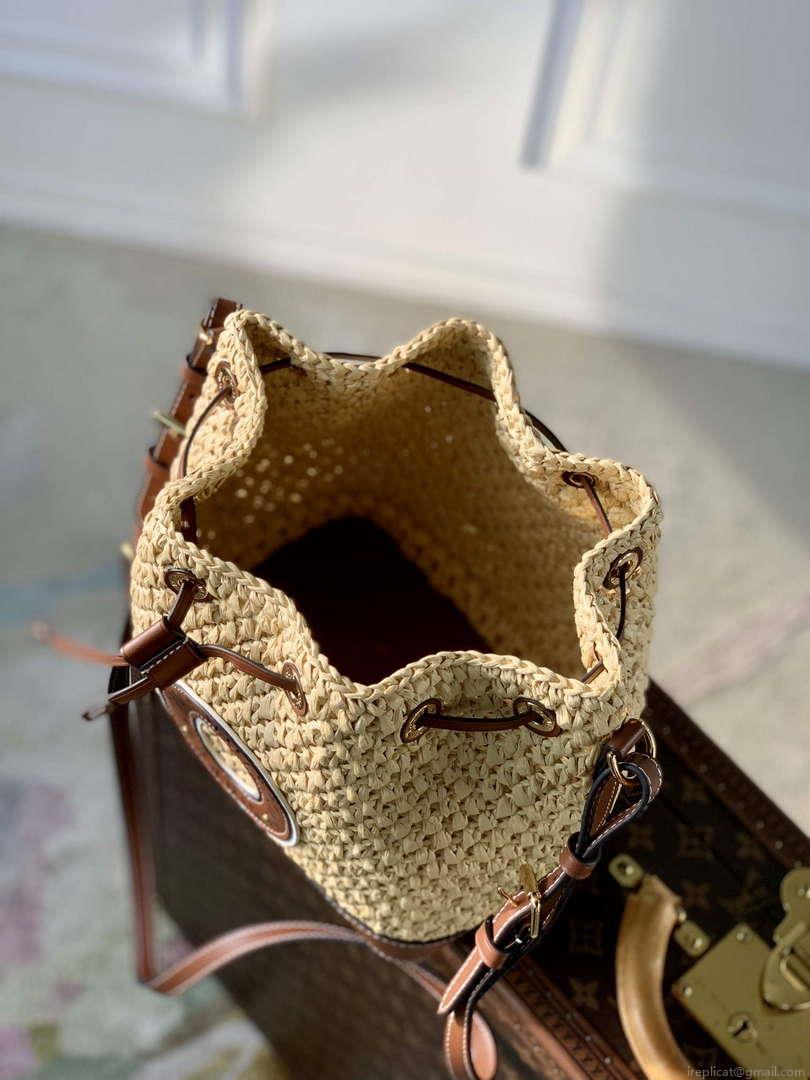 LV M24722 Louis Vuitton Noé BB Bucket Bag Natural / Tan