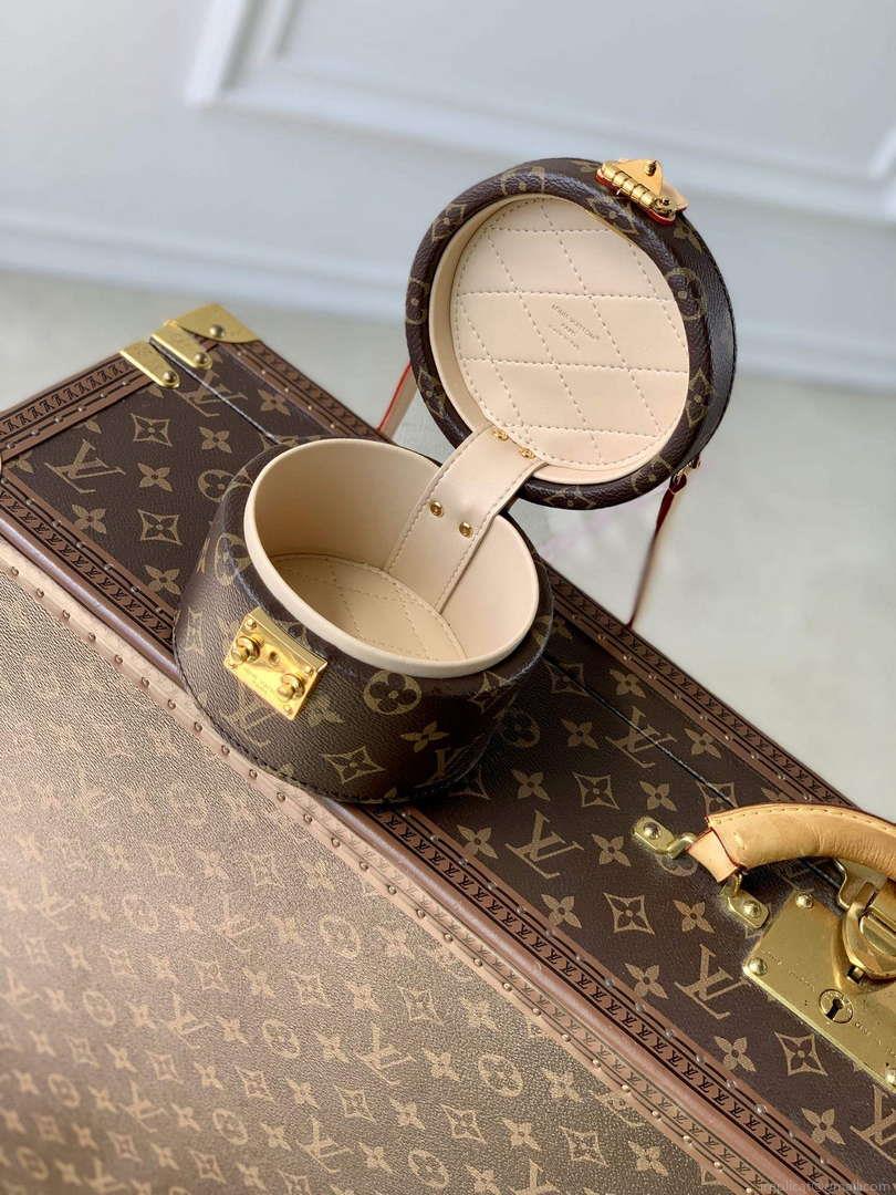 LV M46933 Louis Vuitton Scott Bag Monogram