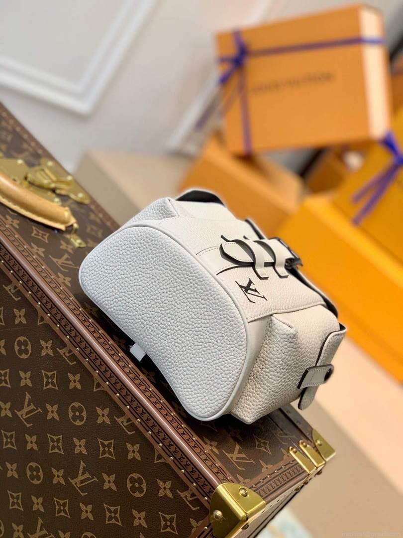 LV M58493 Louis Vuitton Christopher XS Bag White M58495