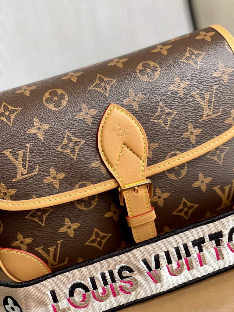 Louis Vuitton LV M45985 Diane Monogram Crossbody bag