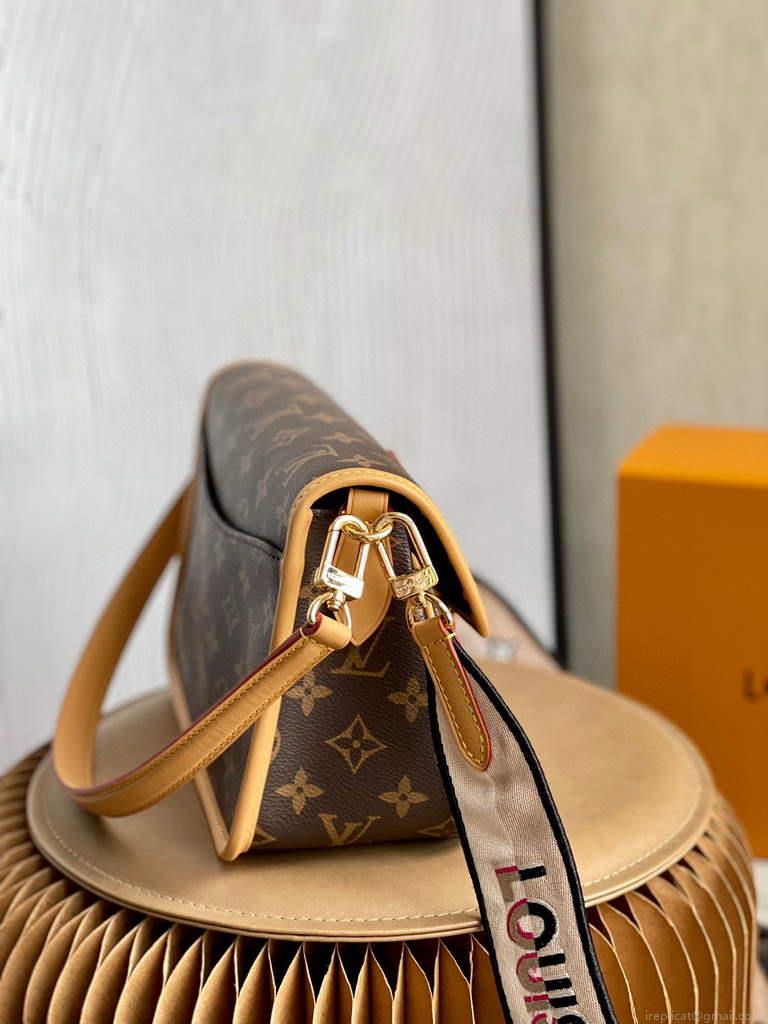 Louis Vuitton LV M45985 Diane Monogram Crossbody bag