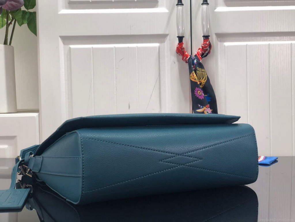 LV M59327 Louis Vuitton New Messenger Bag Blue