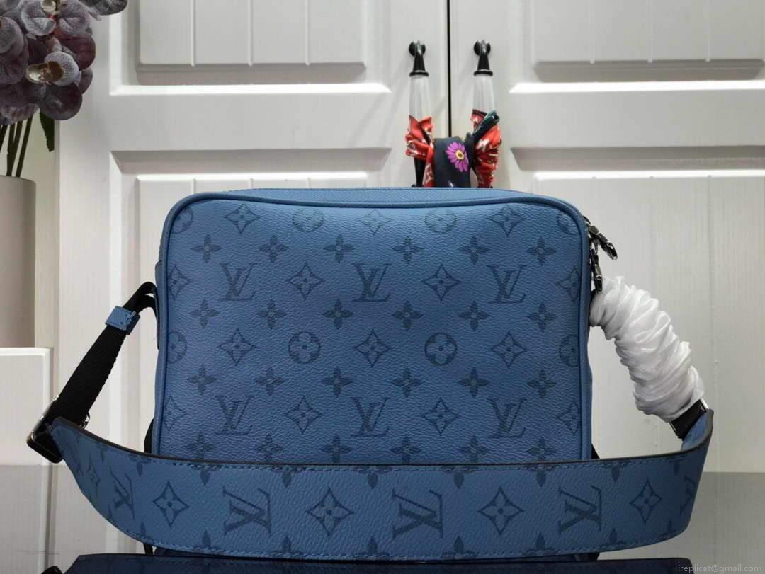 LV M30242 Louis Vuitton Outdoor Messenger Taiga Leather Blue
