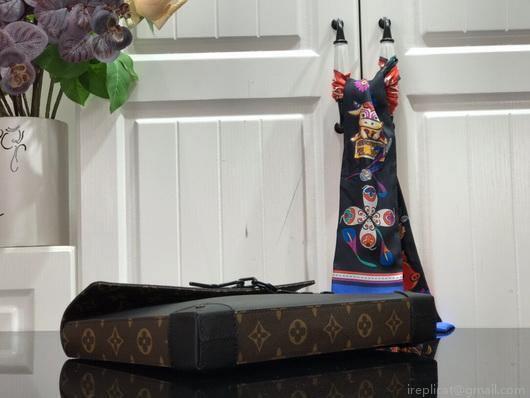 LV M30583 Louis Vuitton Pochette Voyage Steamer Bag Black