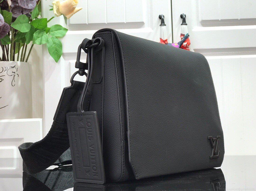 LV M57080 Louis Vuitton Messenger Bag Black Grained Calf Leather