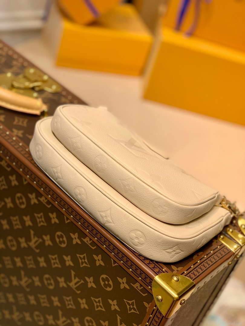 LV M80447 Louis Vuitton M80399 Multi Pochette Accessoires Bag Creme