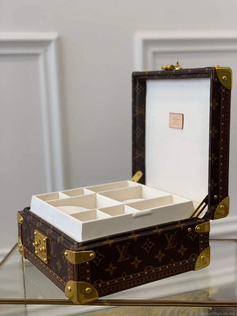 Louis Vuitton M13513 Jewelry Box Monogram LV M20040 White