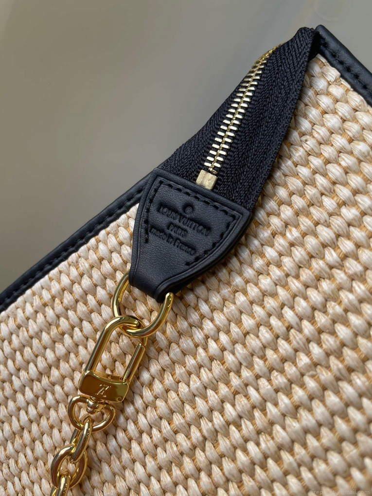 LV M81366 Louis Vuitton Toiletry Pouch On Chain Natural Black