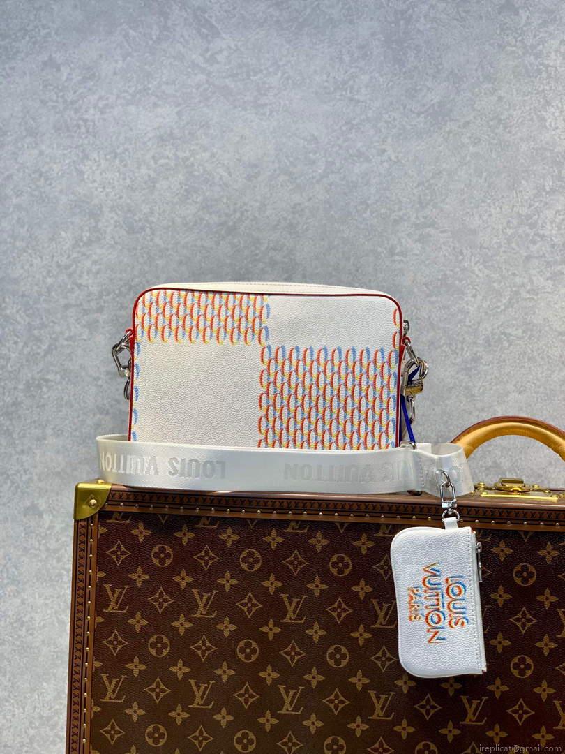 LV M20665 Louis Vuitton Trio Messenger Other Leathers