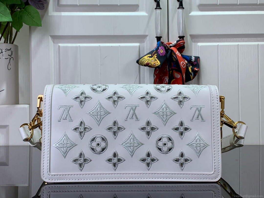 LV M20739 Louis Vuitton Dauphine East West Handbag White