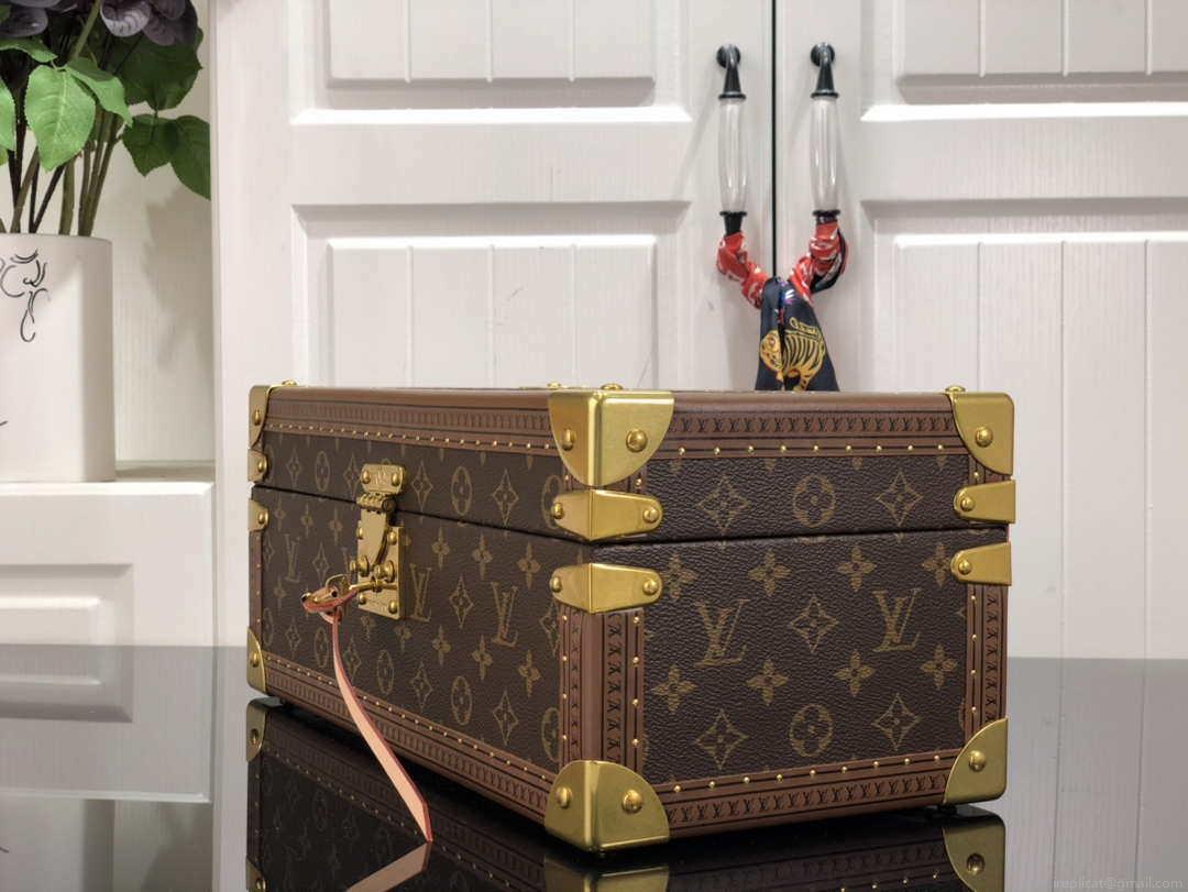 Louis Vuitton LV M20209 Coffret Accessoires Monogram Beige