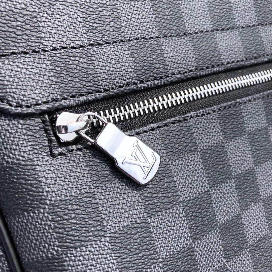 Louis Vuitton N41029 District MM Damier graphite Black
