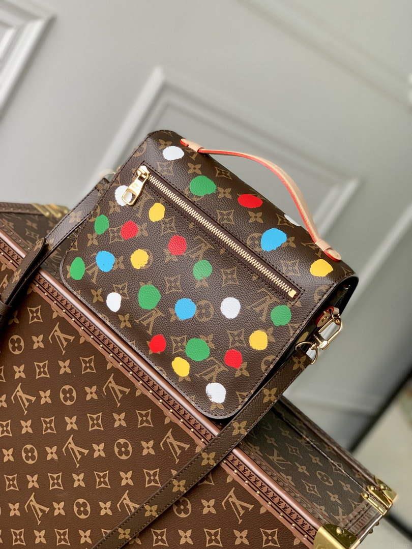 LV M46384 Louis Vuitton LV X YK POCHETTE MÉTIS Monogram