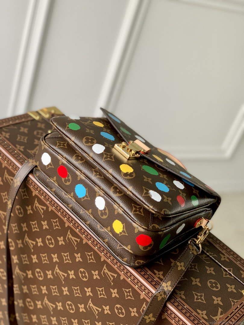LV M46384 Louis Vuitton LV X YK POCHETTE MÉTIS Monogram