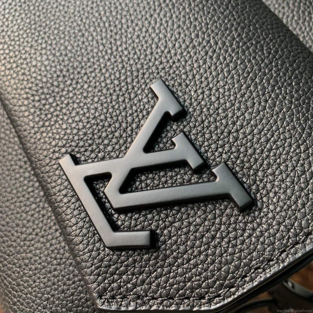 LV M22482 Louis Vuitton Fastline Messenger Black