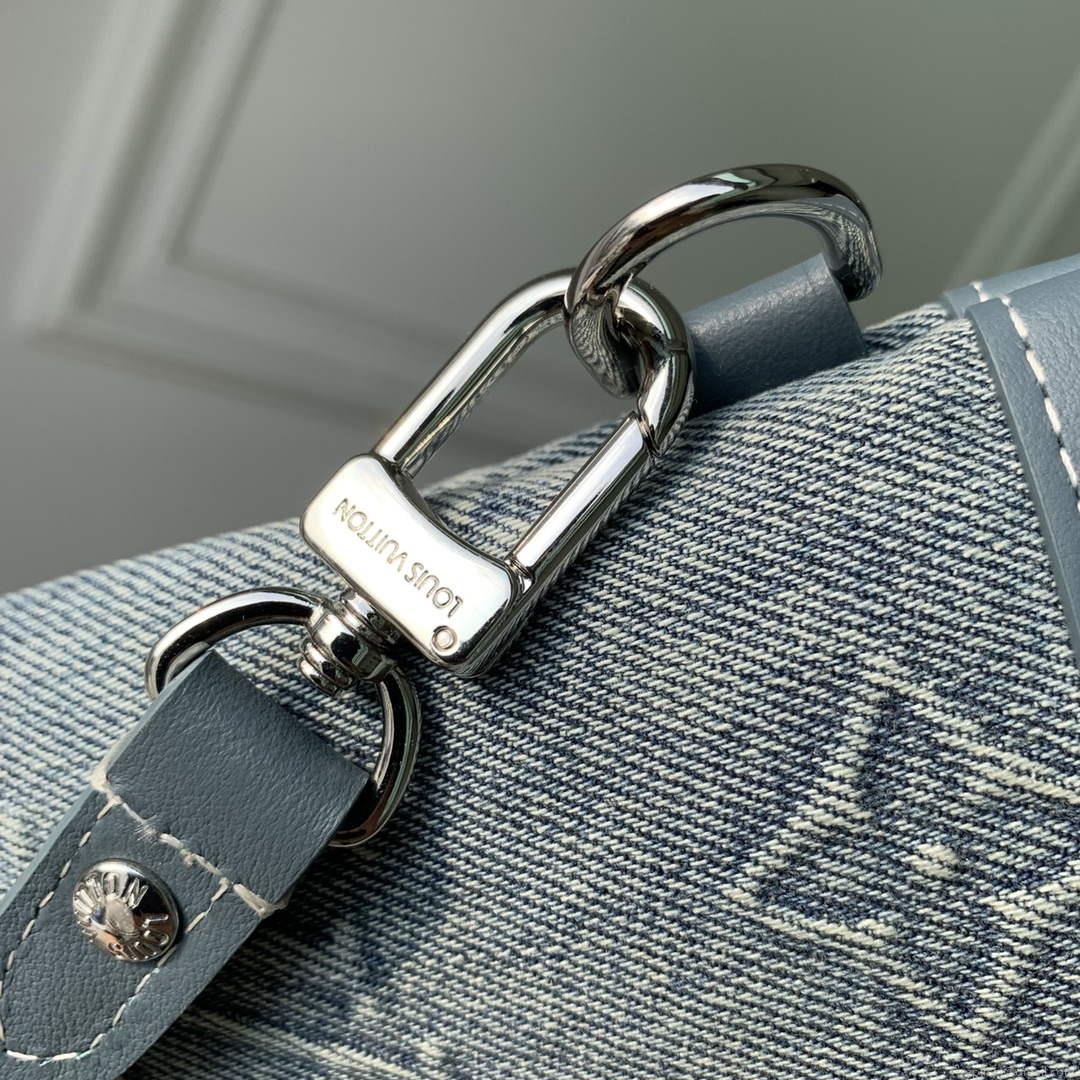 LV M82313 Louis Vuitton Pochette To-Go Bag