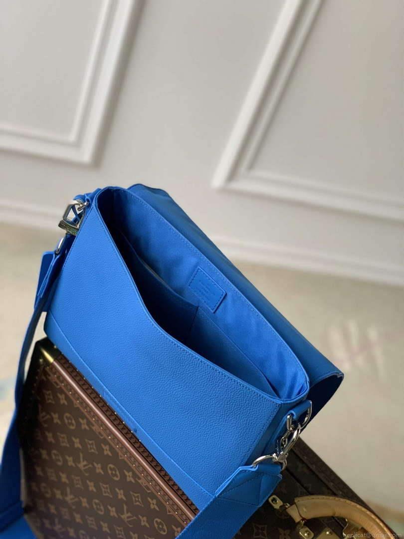 LV M22505 Louis Vuitton Takeoff Messenger Bag Blue