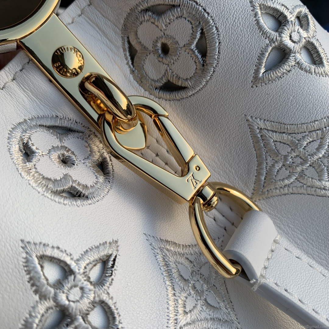 LV M22863 Louis Vuitton Capucines MM Handbag White