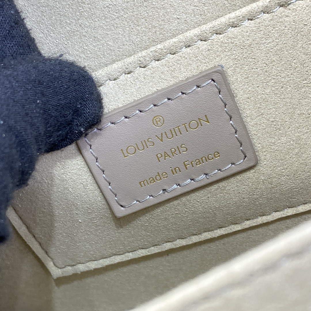 LV M22955 Louis Vuitton Dauphine East West Handbag Khaki