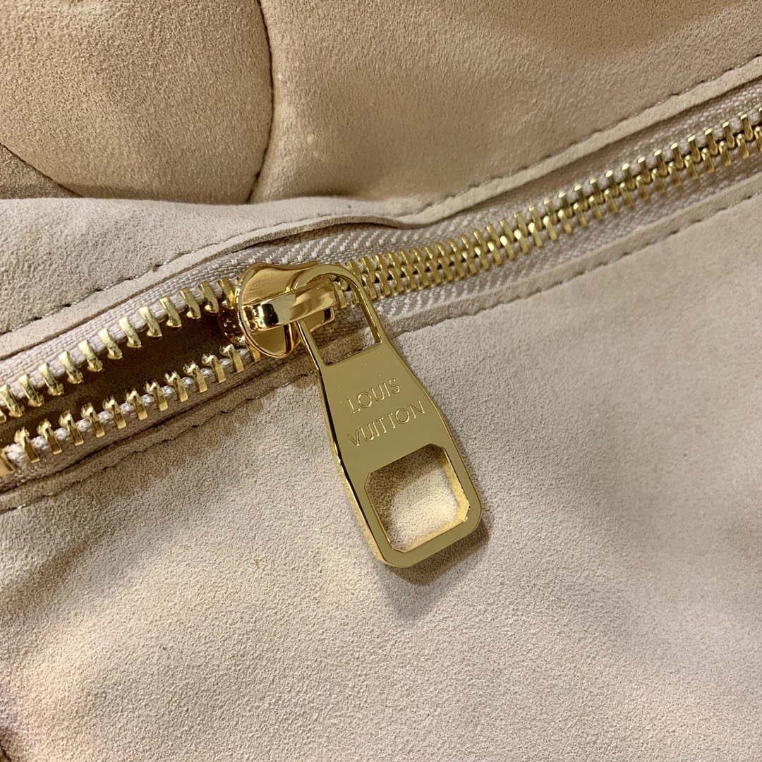 LV M21579 Louis Vuitton Neverfull MM Tote Bag M46649 Monogram Empreinte Leather Cream Pink